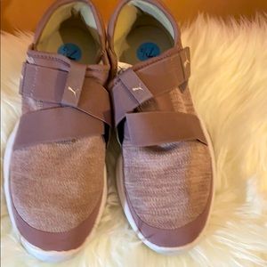 Puma Tennis Shoes size 7 1/2